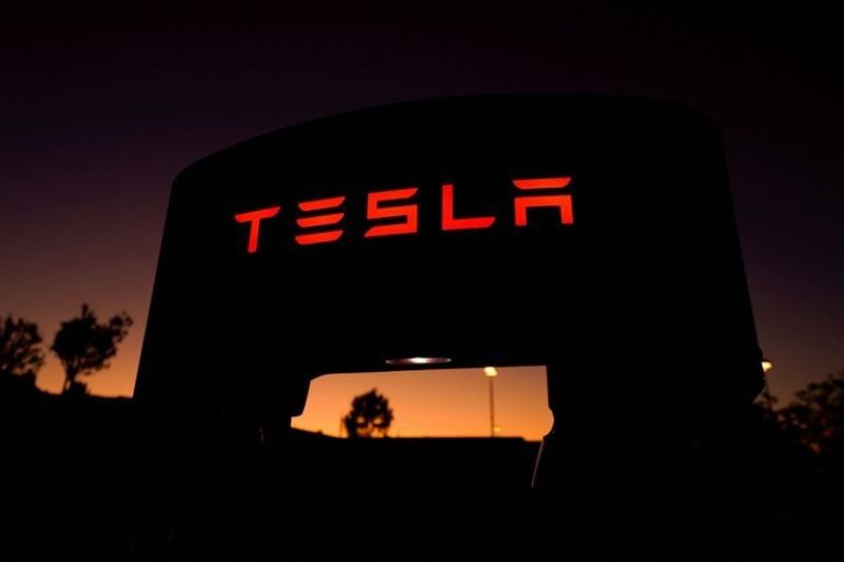 2022-01-03T120821Z_1_LYNXMPEI020BD_RTROPTP_3_TESLA-STOCKS.JPG