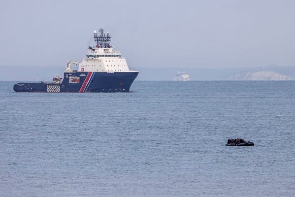 Migrants-English-Channel-Yann-Avril-Biosphoto-Avalon.jpg