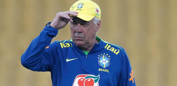 carlo-ancelotti-comanda-treino-da-selecao-brasileira-em-guayaquil-no-equador-1749124318702_v2_615x300.jpg