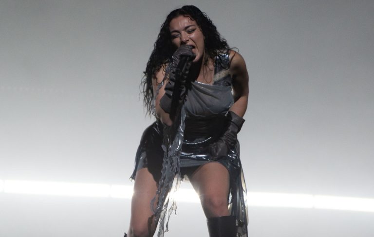 charli-xcx@2000x1270.jpg