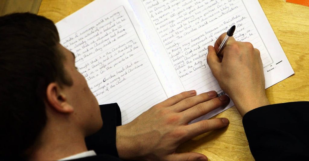 leaving-cert-teacher-says-many-students-found-today-s-english-exam-challenging.jpg